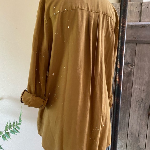 NWOT Thread & supply button down - Picture 3 of 9